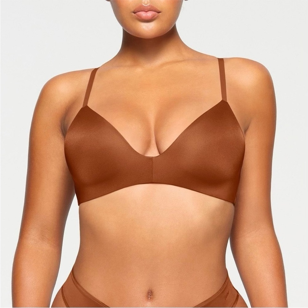 SKIMS wireless form t-shirt demi bra